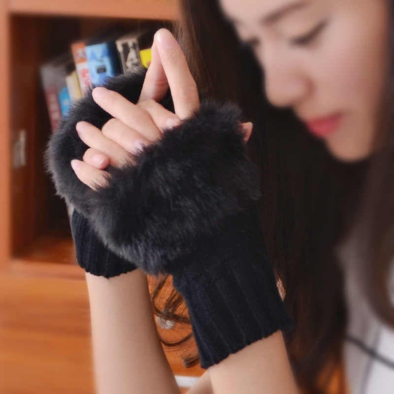 Women’s Plush Fleece-Lined Half-Finger Gloves