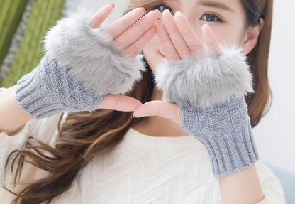 Women’s Plush Fleece-Lined Half-Finger Gloves