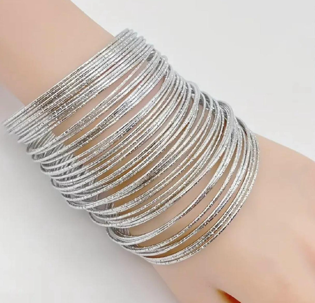 Lightweight and thin trending gold plated Bangles set prefect for daily and Party wear