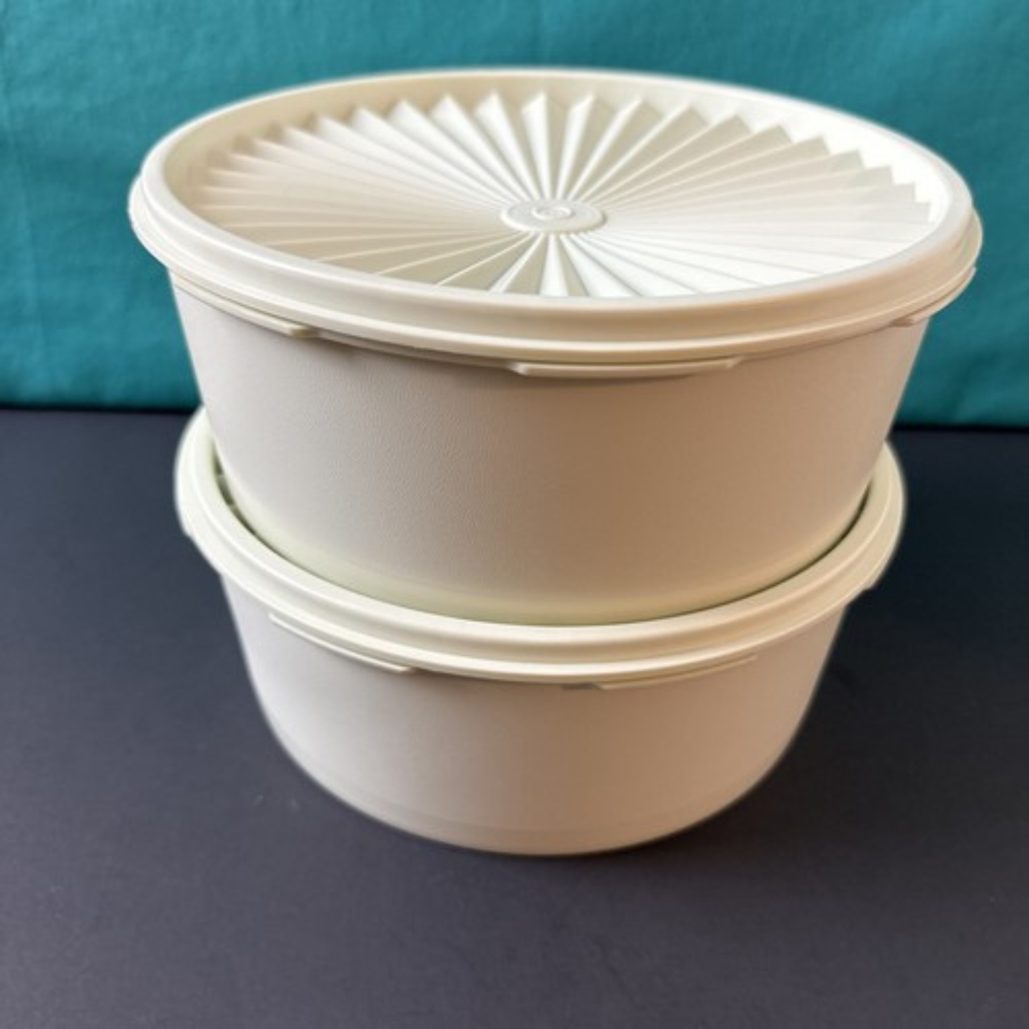 Classic Style Plastic Airtight Food Storage Bowls Set | Multi-Color Kitchen Organizer Containers with Sunburst Lids (Pack of 2)