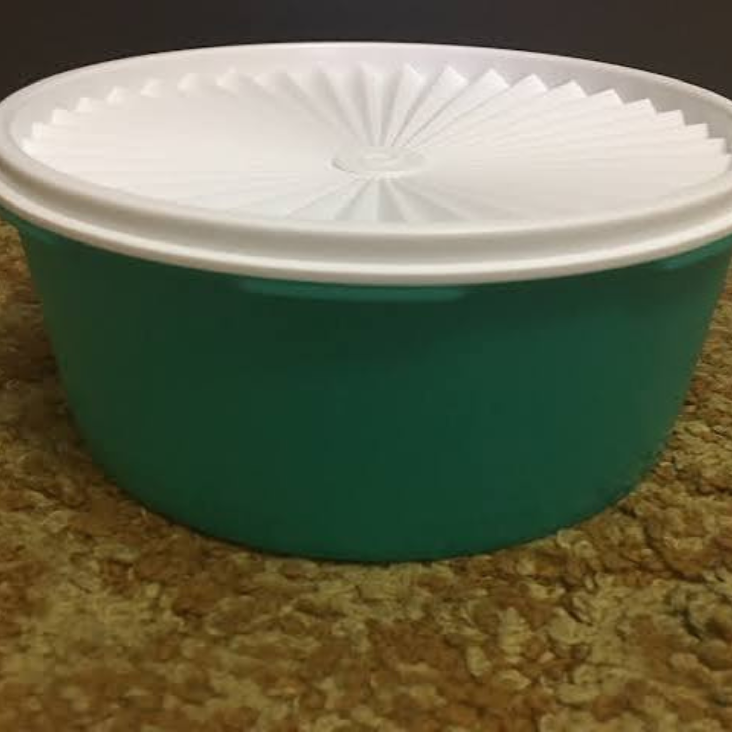 Classic Style Plastic Airtight Food Storage Bowls Set | Multi-Color Kitchen Organizer Containers with Sunburst Lids (Pack of 2)
